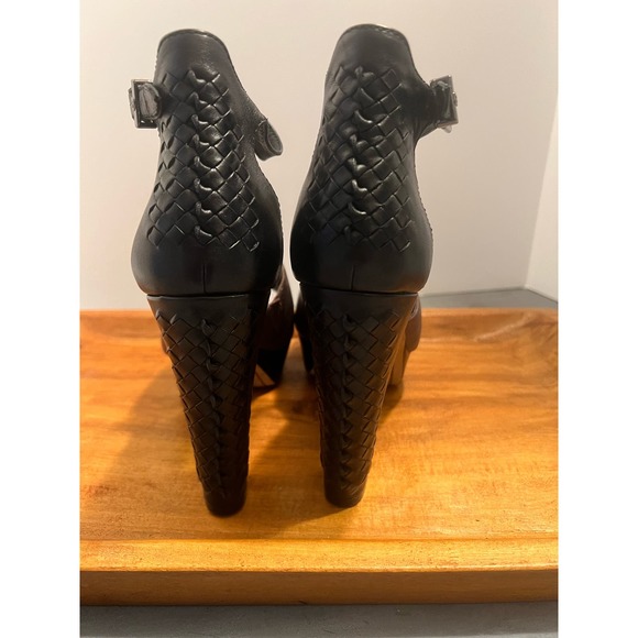 Elliott Lucca 'Bellina' Black Snake Print Braided Leather Pumps: Size 8.5 - Picture 4 of 9